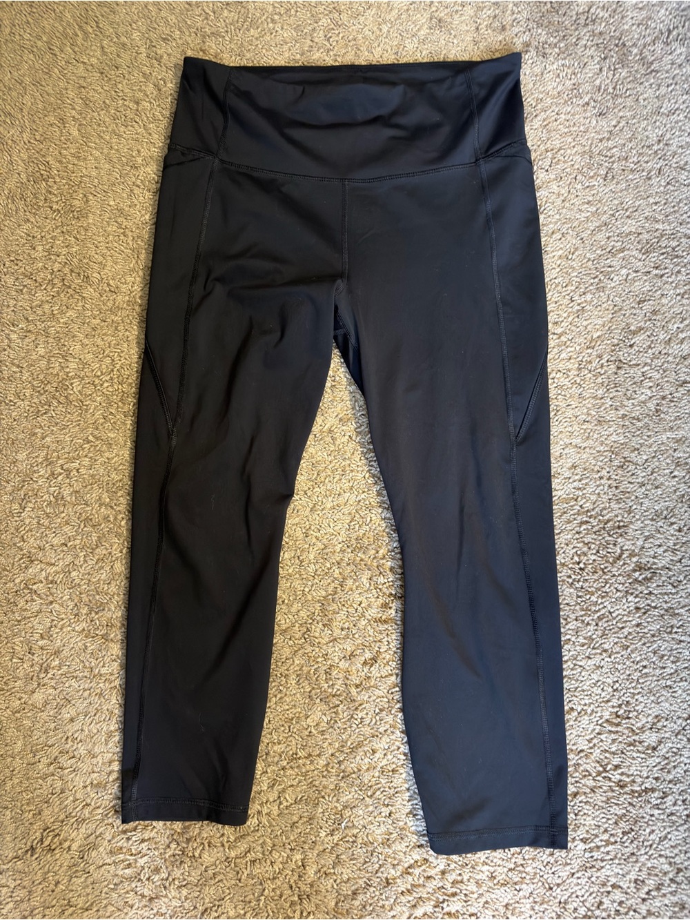 Women’s cropped workout leggings